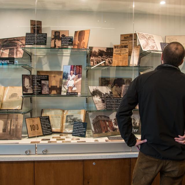 Exhibits at Jacksonport Visitors Center 